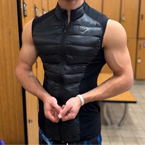 GYMSHARK MEN INSULTED VEST JACKET WARM COAT DOWN POLYESTER QUILTED SLEEVELESS S - Picture 13 of 16